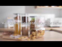 pots en verre avec des couvercles