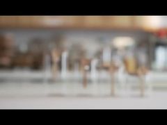 frasco de vidrio con tapa de bambú y cuchara