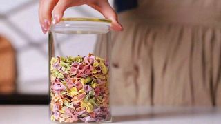 vacuum glass jar with pump